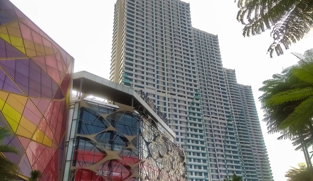 Comfy and Spacious 3BR with Extra Room Grand Kamala Lagoon Apartment By Travelio
