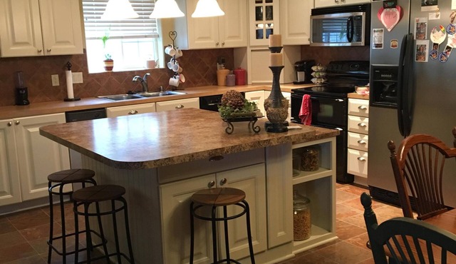Comfy and Spacious home for your get away! Small town charm!