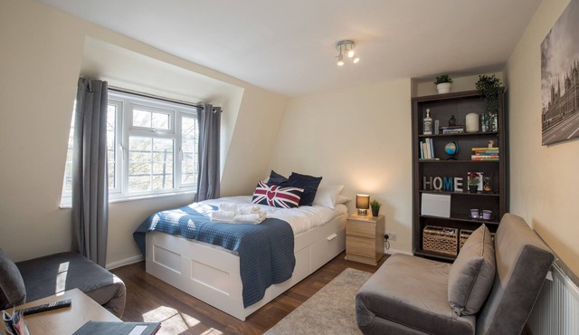 Comfy Apartment by Oval Station - Pass the Keys