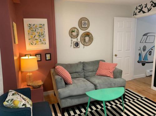 Comfy Apartment Steps from Downtown Fun, Unit #1