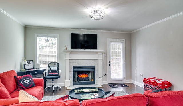 Comfy Augusta Condo w/Deck ~ 4 Mi to Olde Town