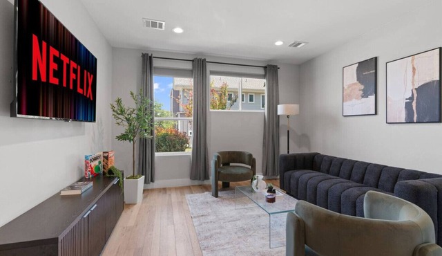 Comfy Austin Home Base | Sleeps 12+ | Close to DT