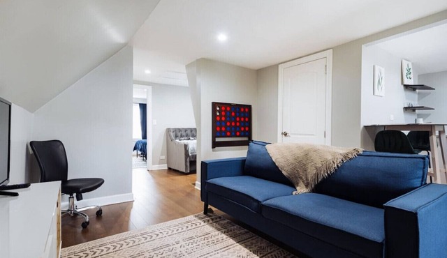 Comfy Avondale Flat - Sleeps 5 - Great amd Fun Neighborhood