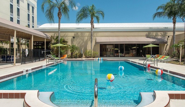Comfy Bedroom Near Brevard Zoo | Pool | Free Parking | 4 units w/I-95 Access