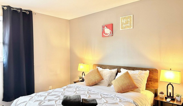 Comfy beds/Fast wifi/Getaway/Free Parking/Raging Waves Water park