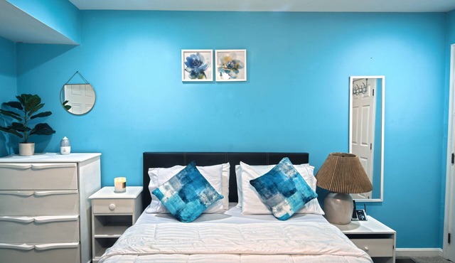Comfy Blue Studio with Great Amenities