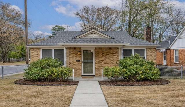 Comfy Bungalow - 3bdrm, 2ba, Fenced Yard