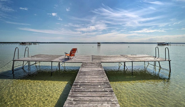 Comfy Burt Lake Abode - On-Site Lake Access!