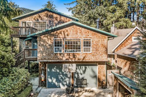Comfy Cabin by the Sea