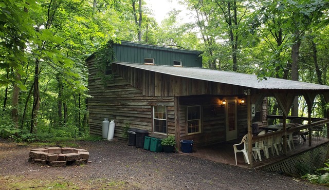 Comfy cabin in the woods with huge party deck
