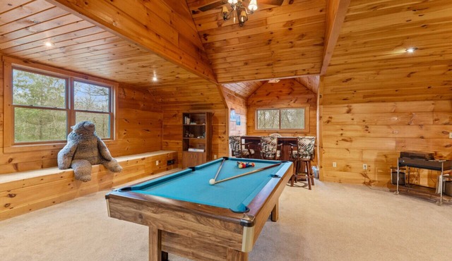 Comfy Cabin w/Hot Tub, 5 min to Dwntwn BlkMnt