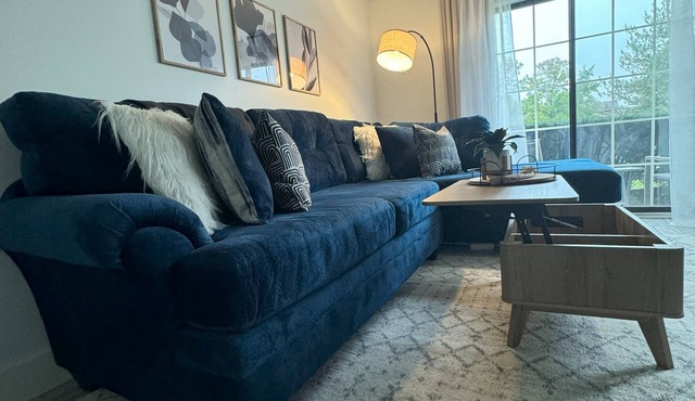 Comfy Canton - Centrally Located Extended Stay - 24-Hour Gym, Seasonal Pool