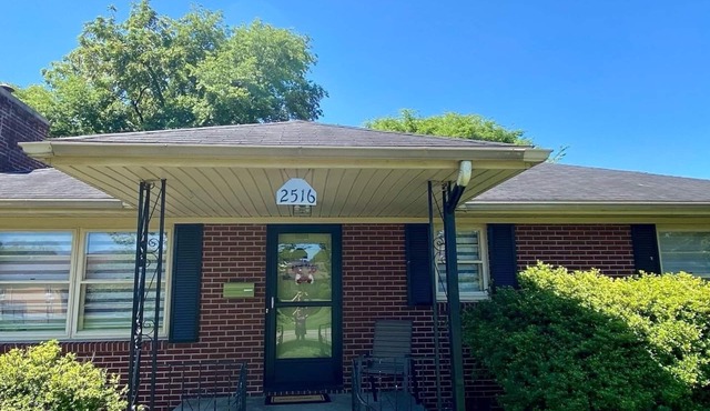 Comfy! Carmel Cottage Centrally Located