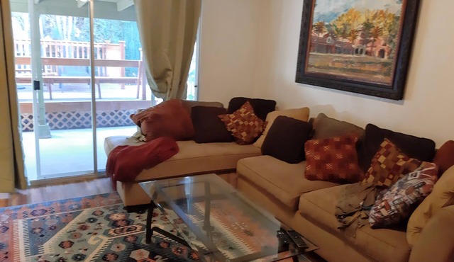 Comfy, Central 2Bd, 2Ba Home: medical professionals, retirees, work from home.