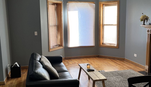 Comfy Chicago Condo w/ 2 BR and 2 BA near Beach & Museum of Science and Industry