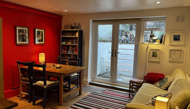 Comfy child/dog friendly garden flat heart Camden
