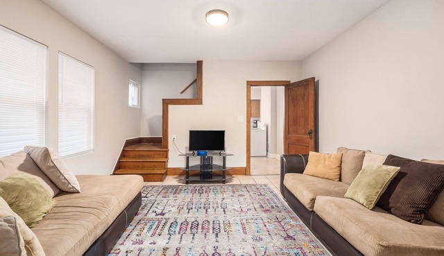 Comfy & Clean 1250 sq ft Home