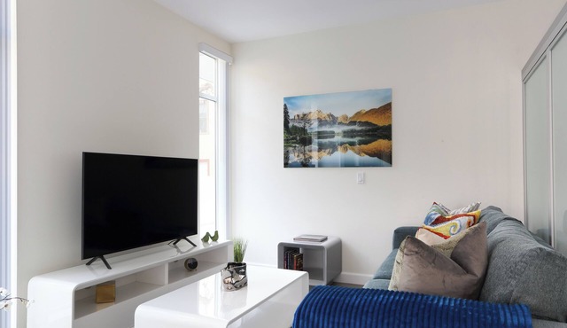 Comfy, Clean and Modern Pasadena Apartment