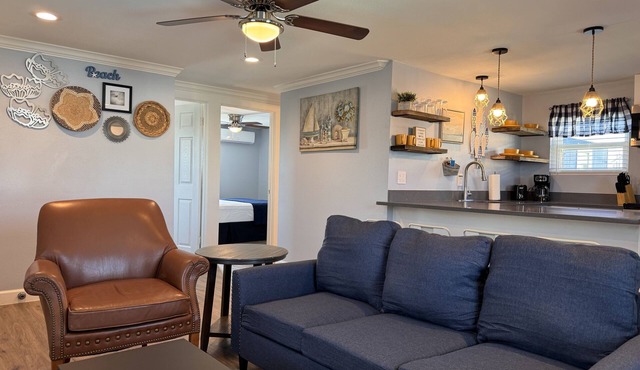 Comfy Coastal Cottage Three