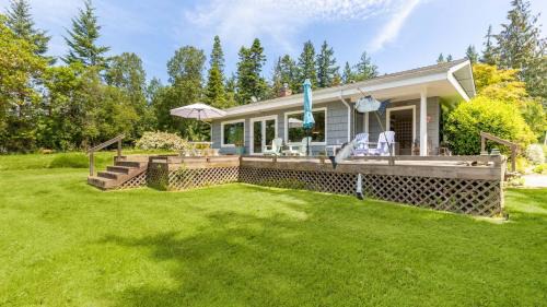 Comfy Coastal Cottage by AvantStay Mountain View