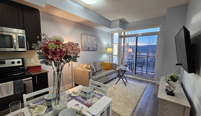 Comfy Condo near Promenade Mall
