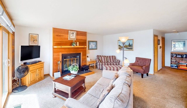 Comfy condo with furnished patio, & wood-burning fireplace