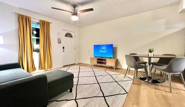 Comfy Convenience 2 BR Close 2 MSU