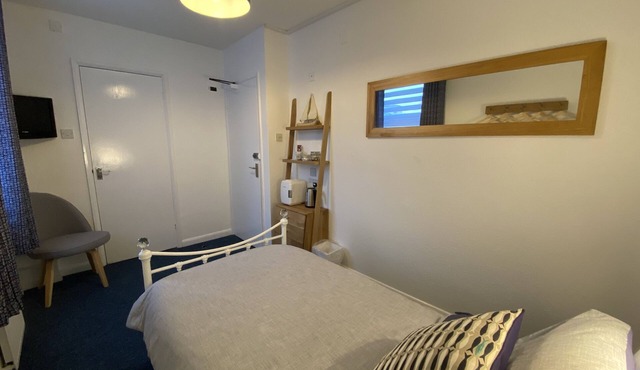 Comfy & Cosy Room by the Sea