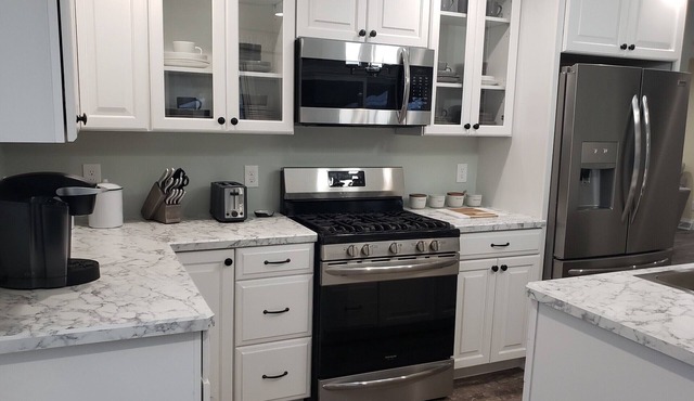 Comfy Cottage in the Middle of Everything!