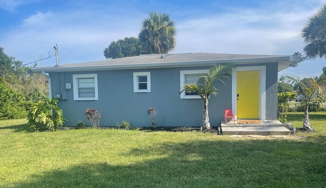 Comfy cottage, minutes away from the best things Central Florida has to offer!