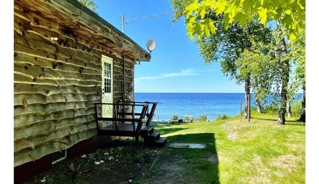 Comfy Cottage W/Private Lakeshore Access and View