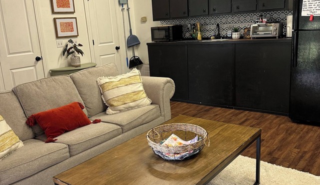 Comfy cottage with no pet or cleaning fees