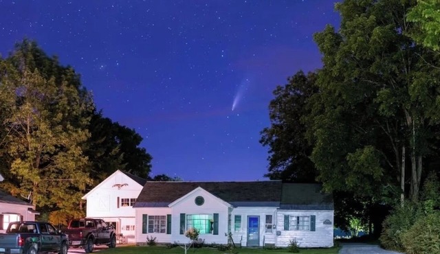 Comfy Cottage with Private Hot Tub in Historic East Poultney