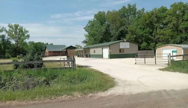 Comfy Country Cabin + Event Space w/Fire Pit & Lake Access