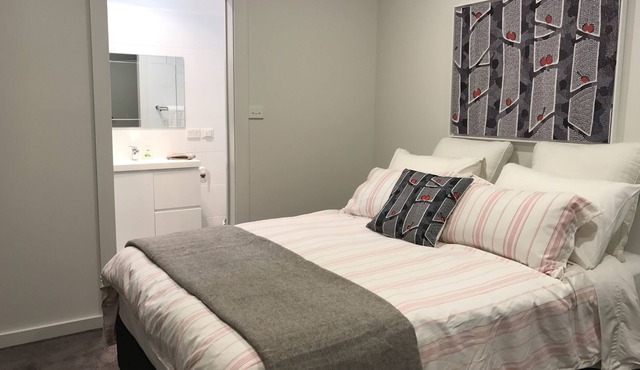 Comfy country cottage in beautiful garden setting