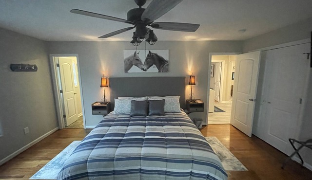 Comfy Country Home w/3 KING Beds!