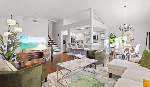 Comfy Cove: 3BR-2BT NEW Stylish House w/2 Living Rooms