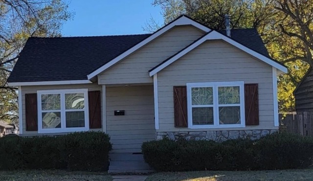Comfy & Cozy 2-bedroom house that is conveniently located