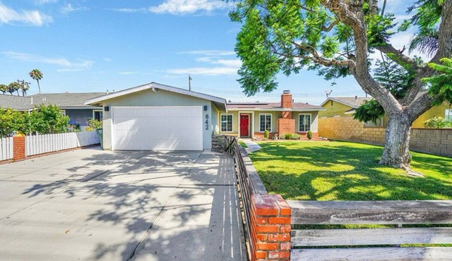 Comfy & Cozy 3-bedroom home in Costa Mesa with WiFi and central air/heat.