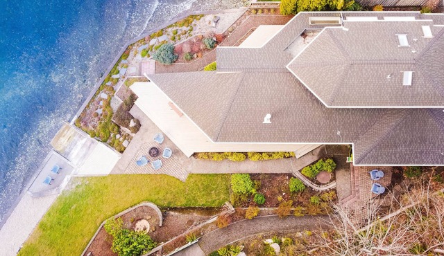 Comfy & Cozy 3 Bedrooms on Belfair Waterfront