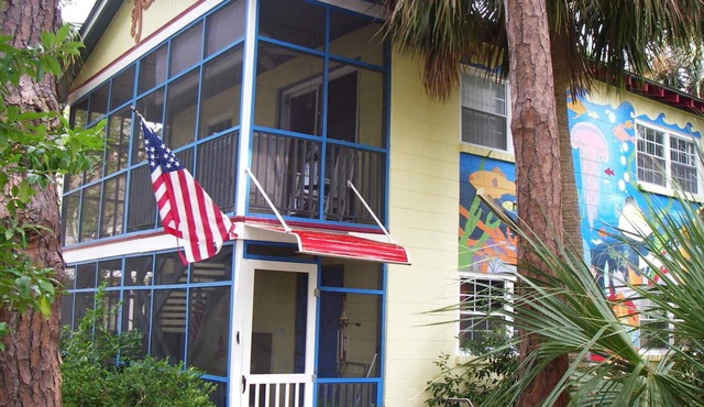 Comfy, Cozy Beach Apartment for Two with Adjustable King Bed!
