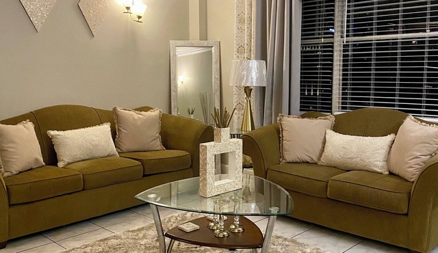 Comfy, cozy condo in fabulous Downtown Jacksonville with AC, WiFi & fitness room