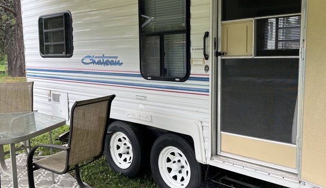 Comfy, cozy country setting close to all that Sandpoint has offer!