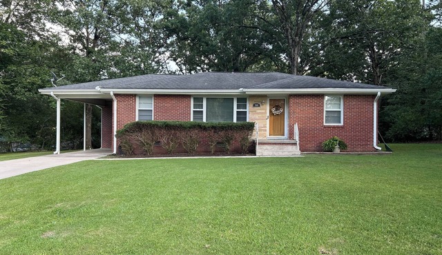 Comfy & Cozy Home in Weaver!