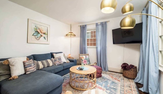 Comfy cozy laid back cottage