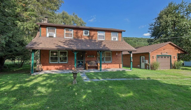 Comfy Cozy Living on the Delaware River! Recently Renovated!