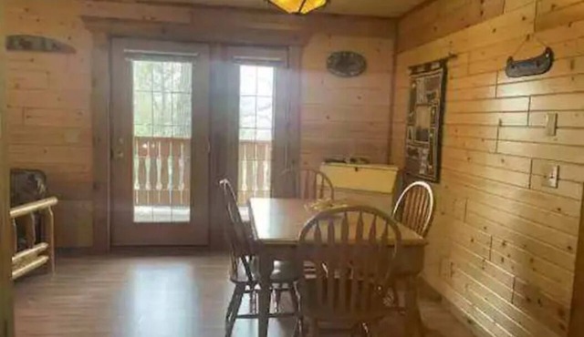 Comfy cozy log cabin, spectacular view.