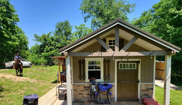 Comfy, Cozy Secluded Cabin !
