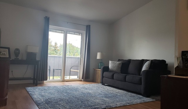 Comfy & Cozy Stay w/Mountain View Centrally Located 5 to 7 mins from everything