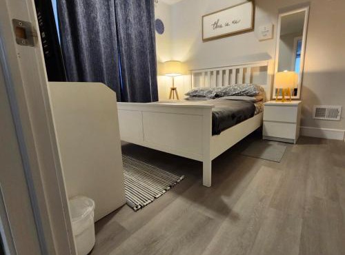 Comfy, cozy, stylish and affordable - free parking